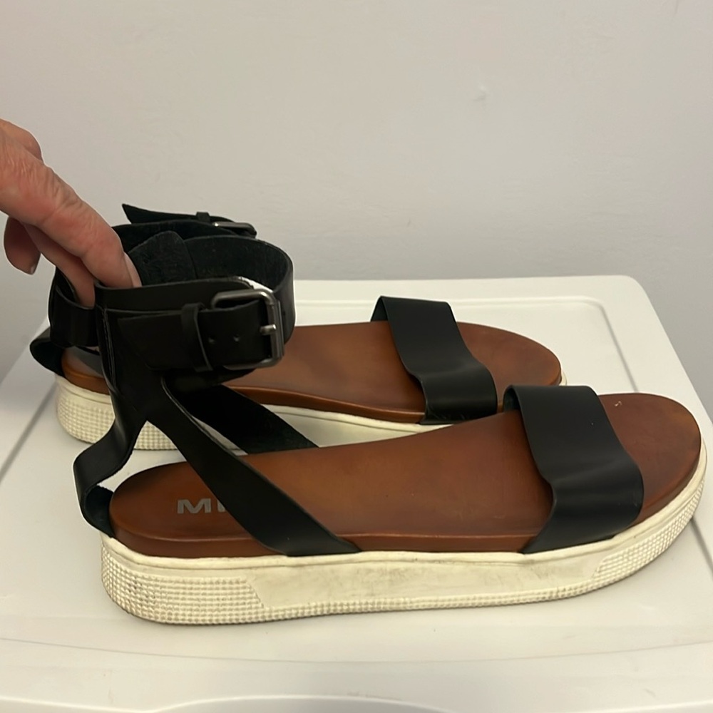 MIA black leather sandal with rubber sole